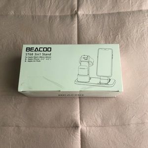 apple charging stand **NEVER USED**